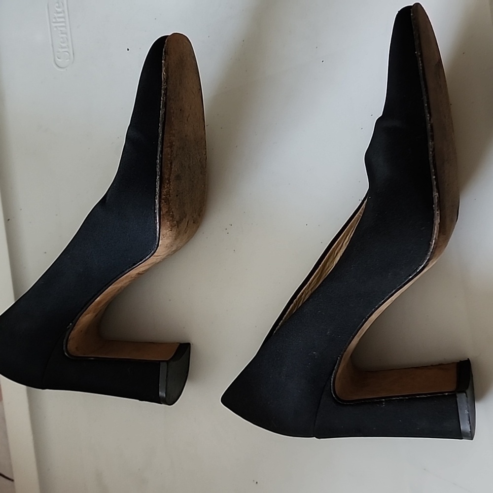 Heels - Picture 2 of 3
